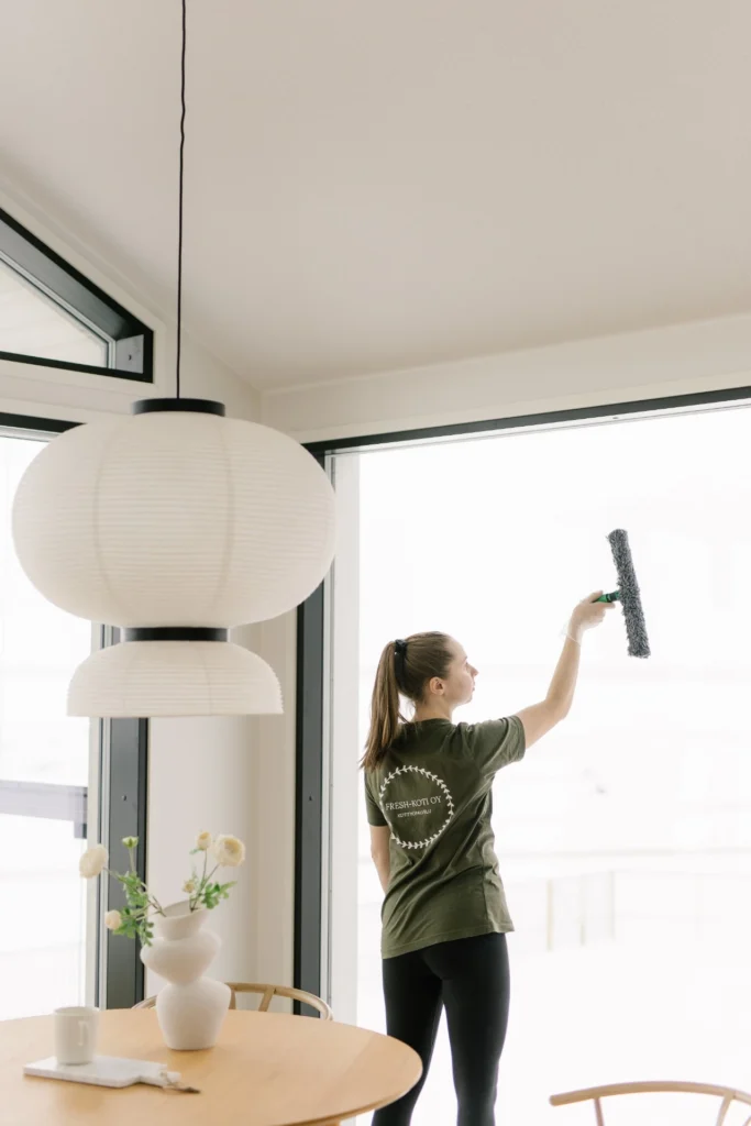 ikkunanpesu välineet sisältyvät tuntihintaan